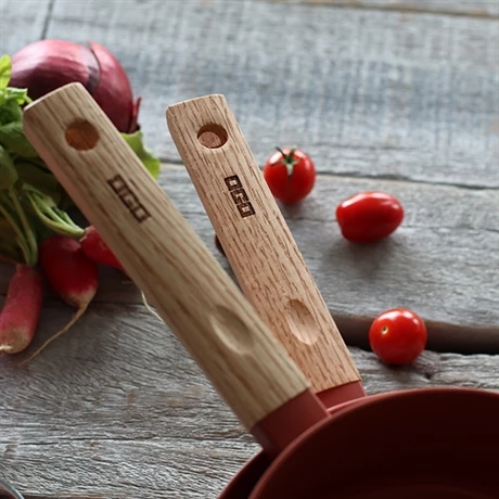 Casserole Ector Induction Aluminium Revêtu Manche En Bois 18 Cm Rouge 5 Casserole Ector Induction Aluminium Revêtu Manche En Bois 18 Cm Rouge – Image 3