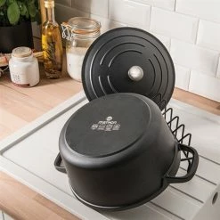 Lot Cocotte Légère Basse Ronde En Fonte D'aluminium 28 Cm Noir Et Deux Maniques Silicone -de Buyer Soldes Magasin 209011 4 3 Lot cocotte legere basse ronde en fonte d aluminium 28 cm noir et deux maniques silicone Mathon