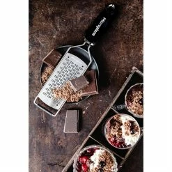 Microplane Râpe à Fromage Double Tranchant Gourmet Noir 10 Microplane Râpe à Fromage Double Tranchant Gourmet Noir -de Buyer Soldes Magasin 478013 3 1 Rape a fromage double tranchant Gourmet noir Microplane