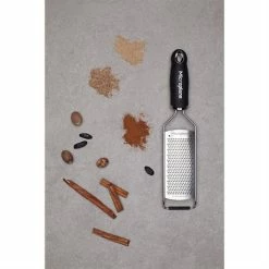 Microplane Râpe à Fromage Fine Gourmet Noire 11 Microplane Râpe à Fromage Fine Gourmet Noire -de Buyer Soldes Magasin 478014 4 1 Rape a fromage fine Gourmet noire Microplane