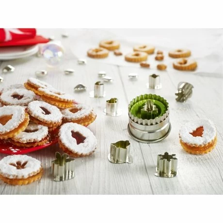 8 Emporte-pièces Et 8 Décors De Fête Linzertarte 3 8 Emporte-pièces Et 8 Décors De Fête Linzertarte