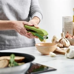 Joseph Joseph Presse-ail Lame D'essuie-glace CleanForce -de Buyer Soldes Magasin 606037 2 1 Presse ail lame d essuie glace CleanForce Joseph Joseph