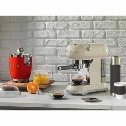 Smeg Machine à Café Expresso Crème 1 L 1350 W ECF01CREU 11 Smeg Machine à Café Expresso Crème 1 L 1350 W ECF01CREU -de Buyer Soldes Magasin 70288 4 3 Machine a cafe expresso creme 1 L 1350 W ECF01CREU Smeg